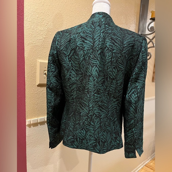 Kasper green blazer/ jacket, leaf print. Fully lined, fitted. Holidays. Size 6 - Picture 3 of 8